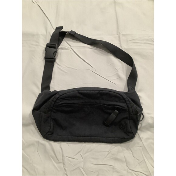 Lululemon On the Beat Belt Bag Black Crossbody, Waist or Shoulder Bag - Picture 7 of 8
